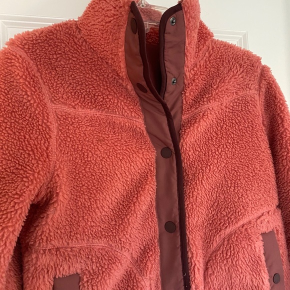 LL Bean Women’s Sherpa jacket - Picture 5 of 5